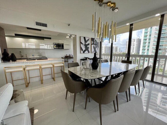 Foto del edificio - 19355 Turnberry Way