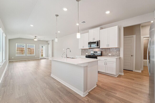 Building Photo - 16691 Sterling Clf St