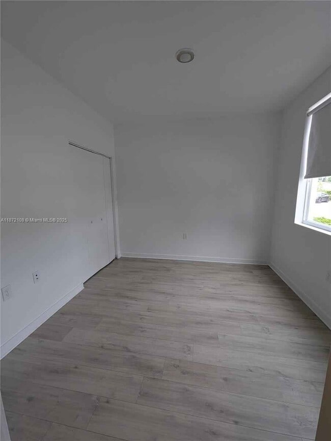 Foto del edificio - 170 NW 158th St