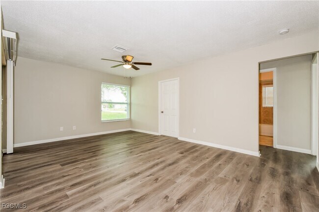 Building Photo - 1820 SE 10th St