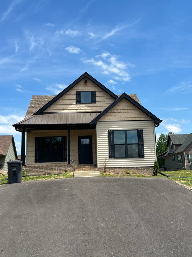 Building Photo - 237 Cherokee Dr