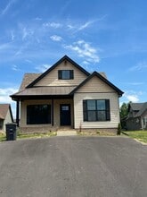 Building Photo - 237 Cherokee Dr