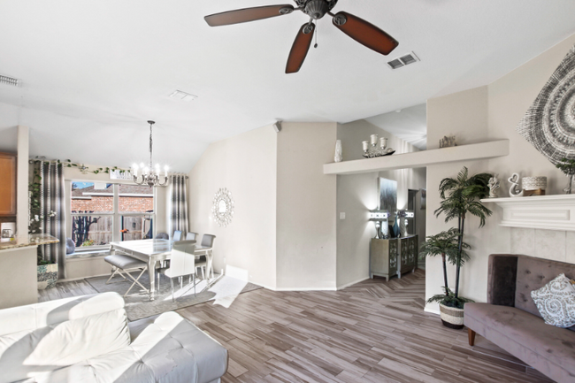 Building Photo - 2697 Redcedar Dr