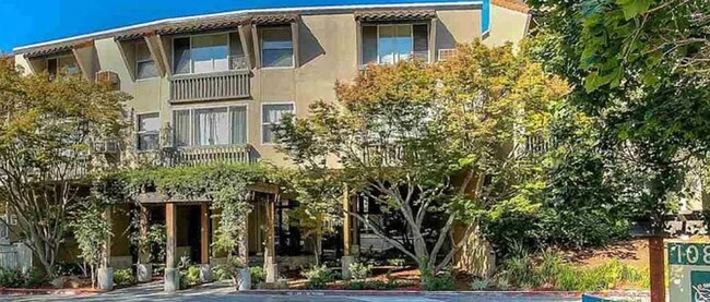 Building Photo - 1085 Murrieta Boulevard