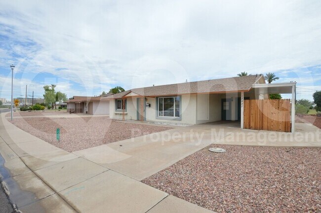 Building Photo - 12427 N 105th Ave