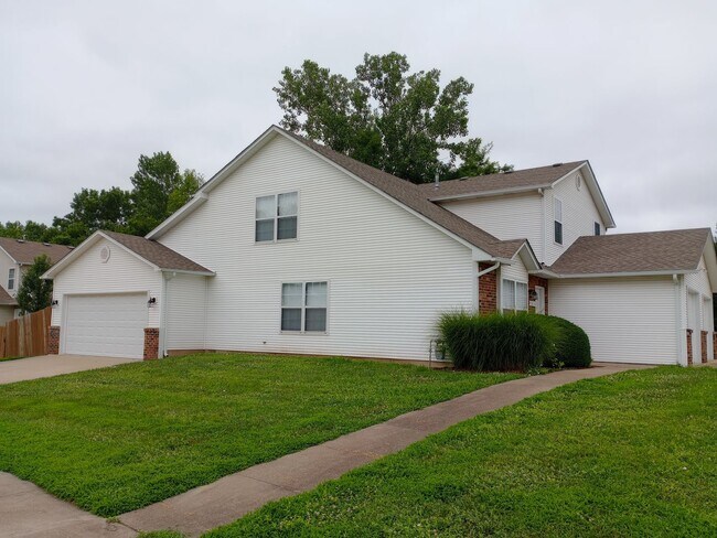 Building Photo - 5013-5015 Carrie Ridge Dr.
