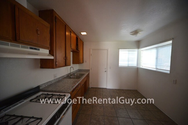 Building Photo - 2 br, 1 bath House - 94 Burnham rd