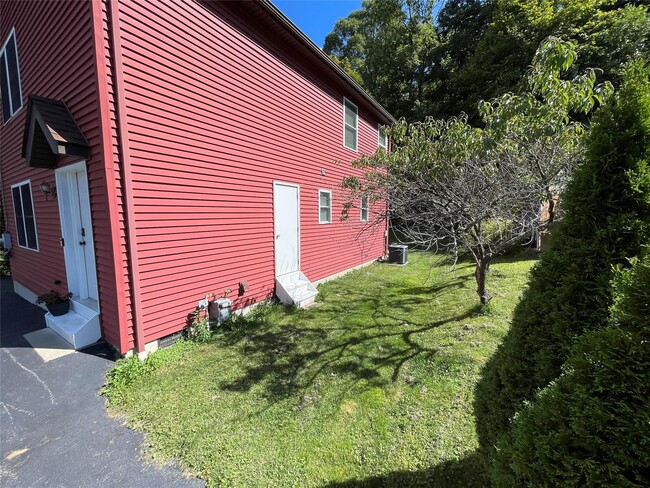Building Photo - 214 Nelson Rd