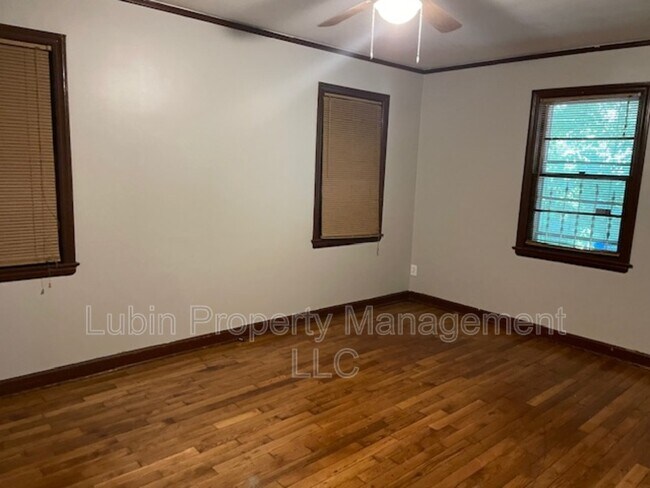 Building Photo - 1804 Edward Ave