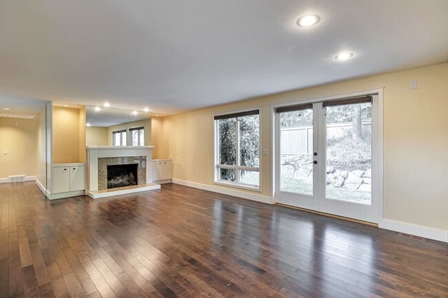 Foto del edificio - CLICK "REQUEST A TOUR" NOW!