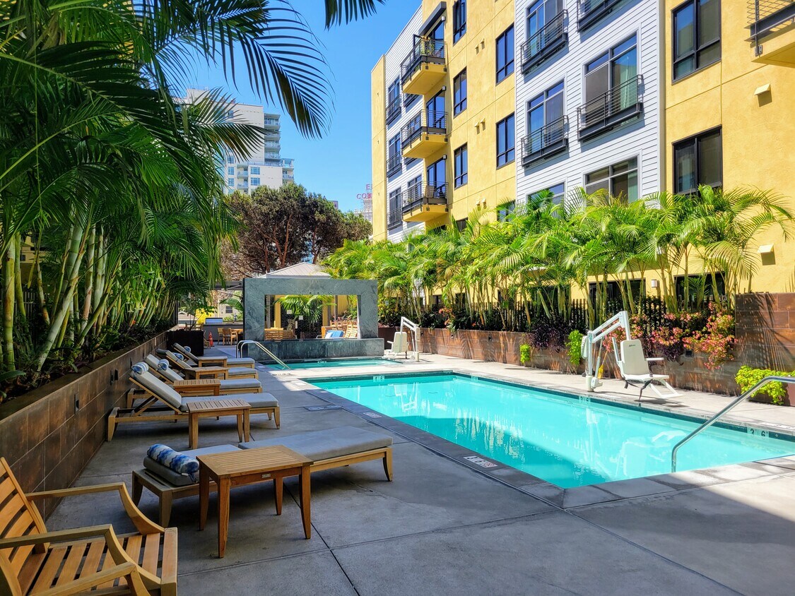 Pool and Courtyard 1 - 889 Date St