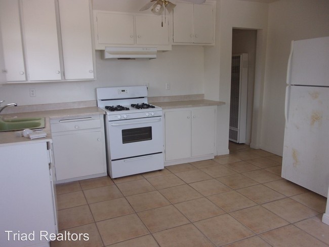 Foto del edificio - 3 br, 1 bath House - 3964 Adobe Rd.