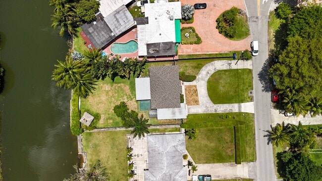 Foto del edificio - 13521 S Biscayne River Dr