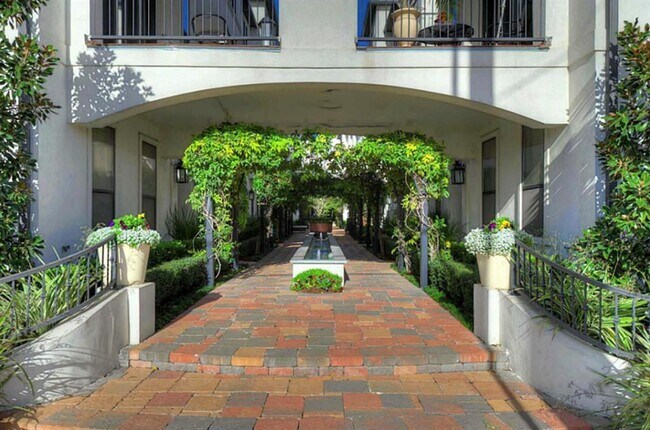 Foto del edificio - 643 Live Oak St