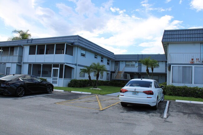 Foto del edificio - 520 Brittany K