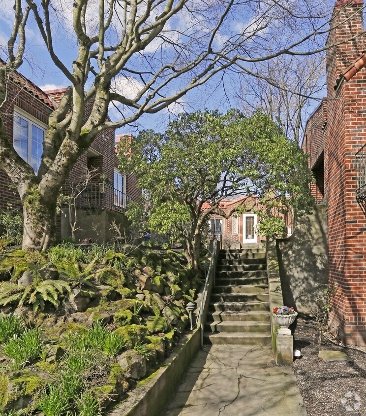 Building Photo - Thurman Courtyard