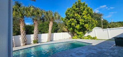 Building Photo - 370 Hunt Dr