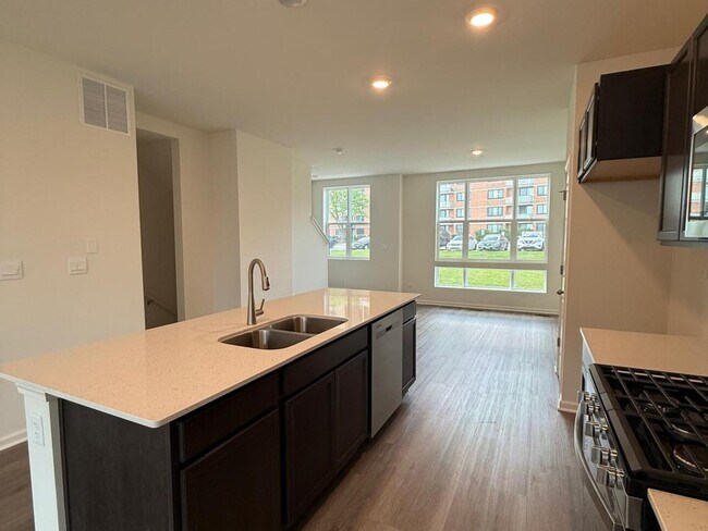Foto del edificio - 347 Summit Cir