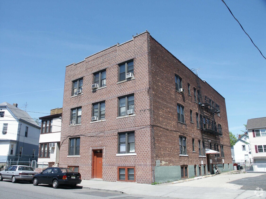 Primary Photo - 298 Montgomery St