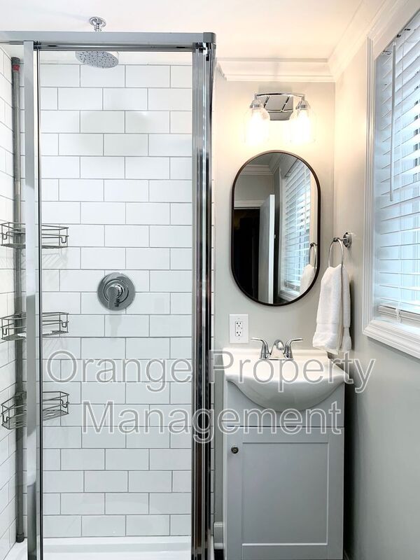 Foto del edificio - 328 Wellington Way