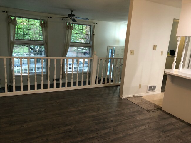 Foto del edificio - 530 NW Carolyn Ln