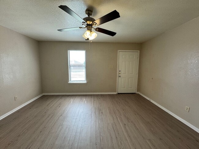 Building Photo - 1708 Benttree Dr