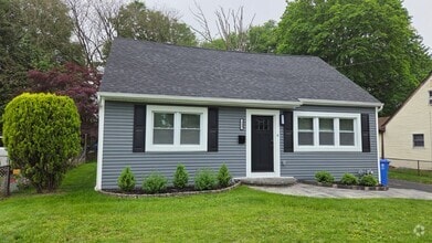 Building Photo - 604 Holly Ln
