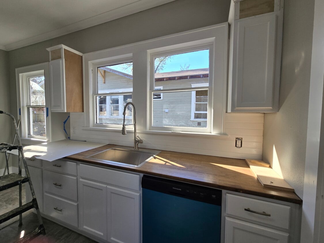 Building Photo - 108 Wilkinson St