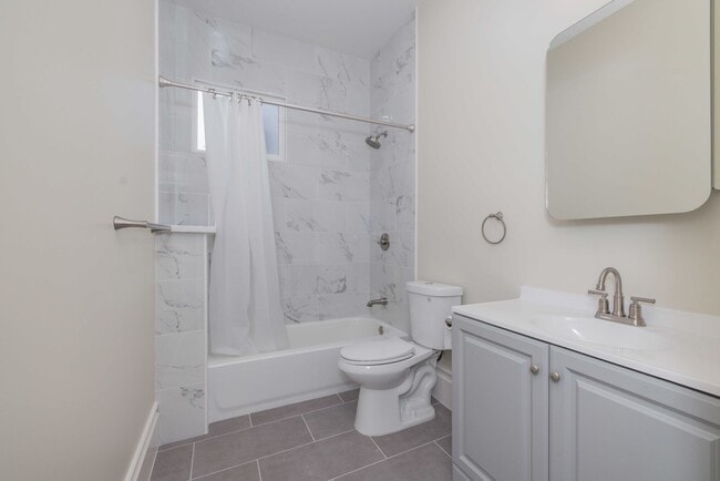Photo - Fully Remodeled, Top Floor 3/2 Full Floor Flat W/ Bonus Room! In-Unit W/D! Apartment