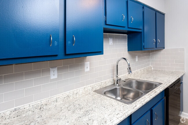 2BR, 1BA - 945 SF - Kitchen - Springhurst East Apartments