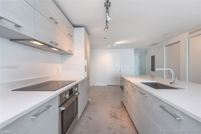 Building Photo - 2 br, 3 bath  - 650 NE 32nd St # A2403