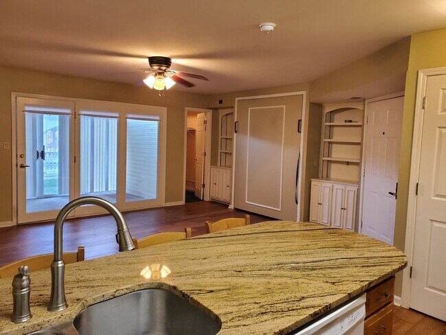 Foto del edificio - To Good to Be True, Efficiency!  Spacious ...