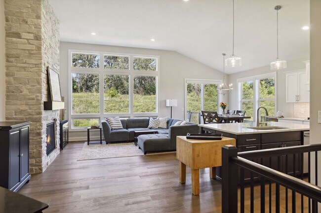 Main level great room - 792 James Ave N
