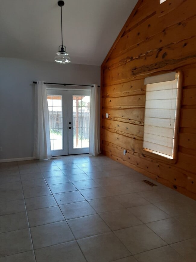 Building Photo - Lovely Dolores Home on Mtn. Side  3 bedroo...