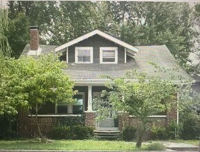Building Photo - 110 E Hillside Dr