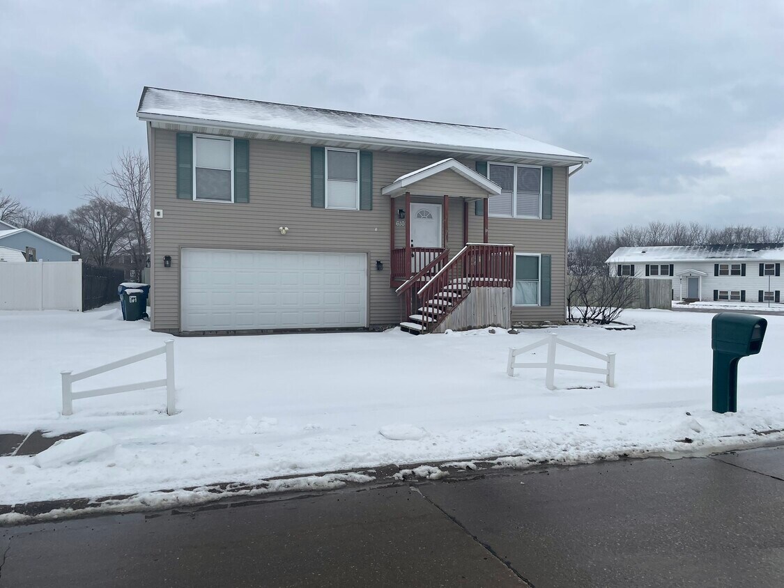6107 Appomattox Rd, Davenport, IA 52806 House Rental in Davenport, IA