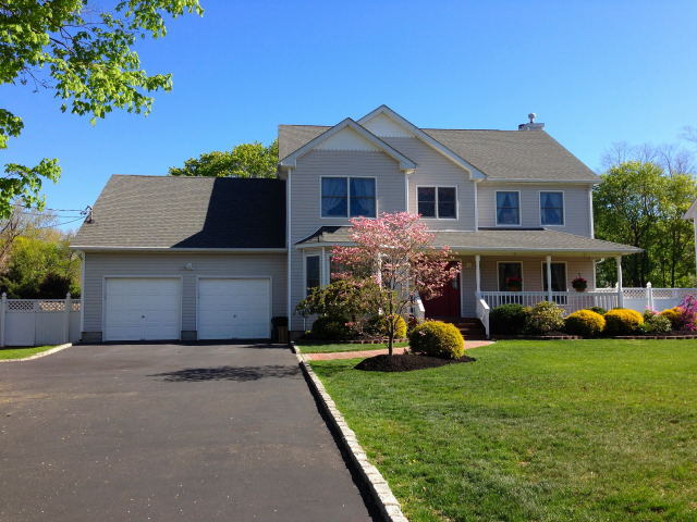 Photo - 157 Little Plains Rd (Huntington, NY)