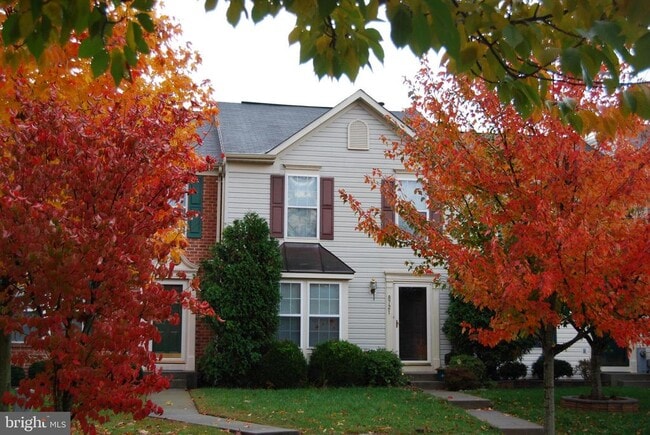 Building Photo - 8721 Rochelle Dr