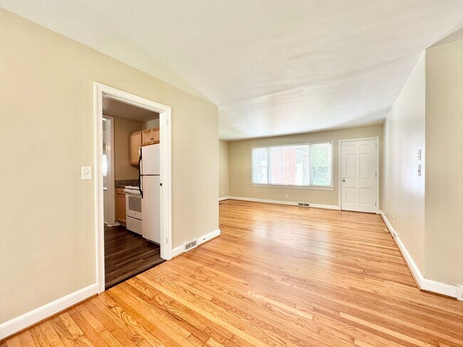 Foto del edificio - 3808 Parkwood Dr
