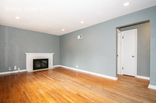 Foto del edificio - Charming Downtown Overland Park RANCH w/Ba...