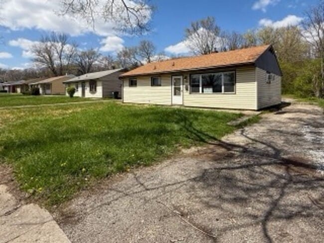 Photo - Property for rent in the quiet neighborhood of Highview Hills House