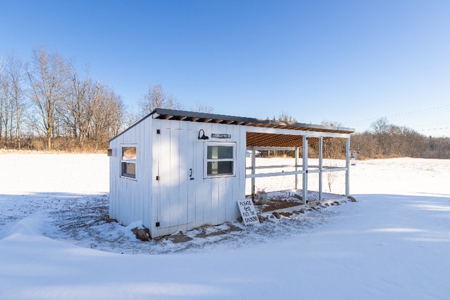 Building Photo - 3013 Daansen Rd