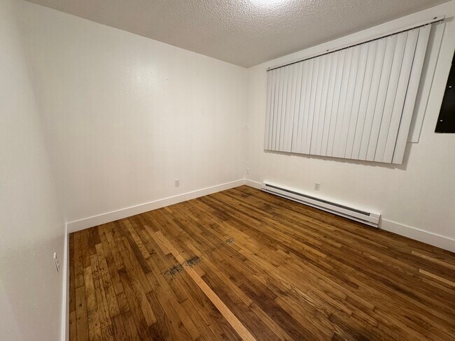 Foto del edificio - 3622 E 13th St