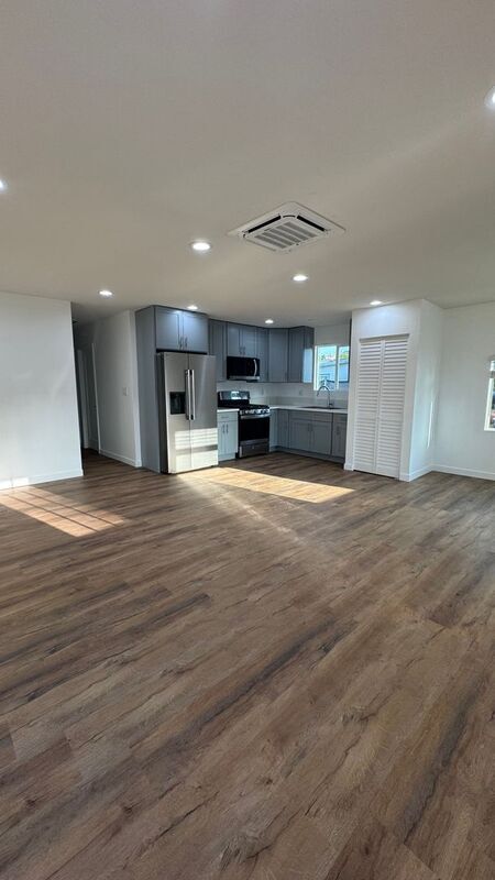 Foto del edificio - 3501-3503 1/2 Lifur Ave