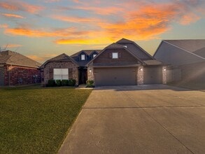 Building Photo - 9016 E 132nd St S