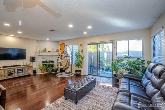 Building Photo - 58 Park Gate Dr