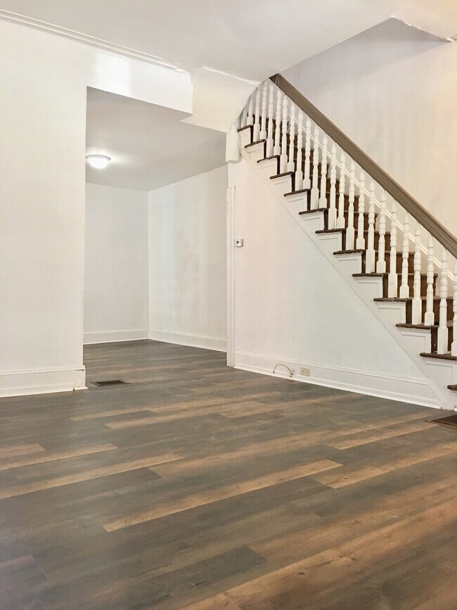 Building Photo - Gorgeous 3-Bedroom Townhouse in Brewerytow...