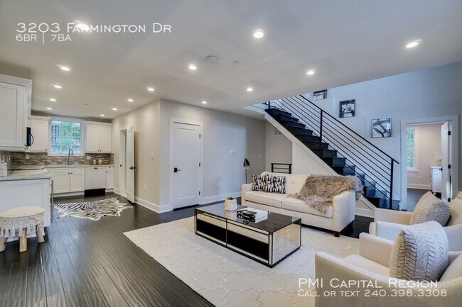 Building Photo - Stunning Custom Residence on Expansive Lot