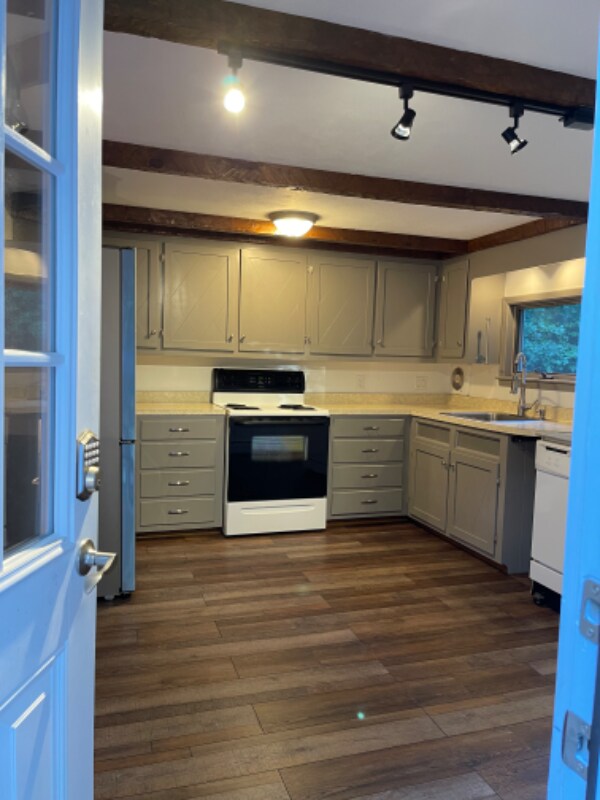 36 Flutter St, Nottingham, NH 03290 Room for Rent in Nottingham, NH