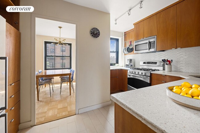 Foto del edificio - 325 Clinton Ave
